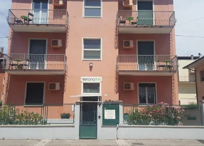 Residence Verona Inn מלון דירות